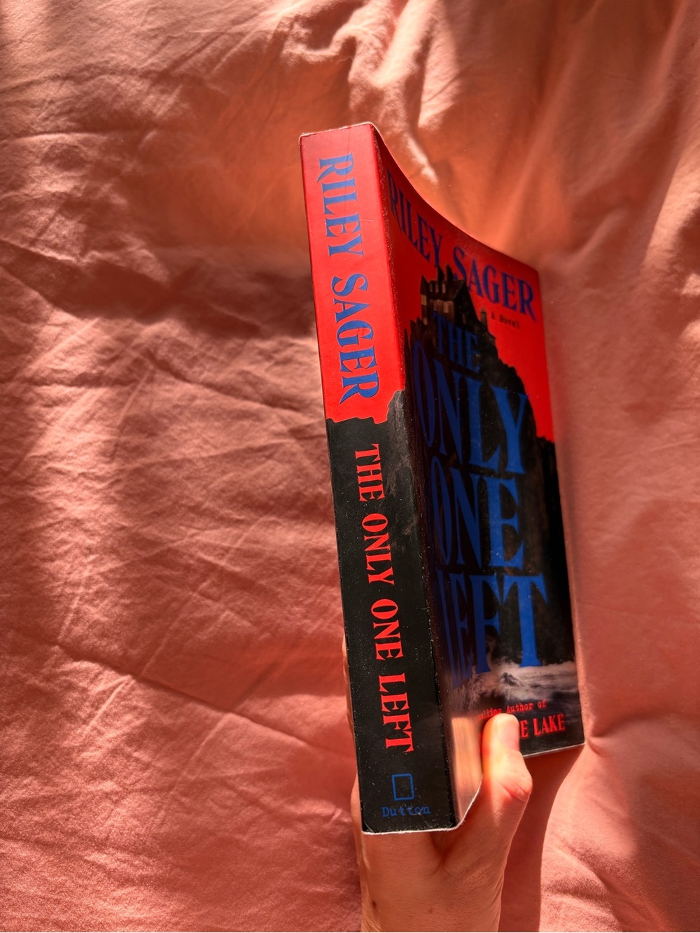 The Only One Left - Riley Sager | Book - Picture 3 of 3